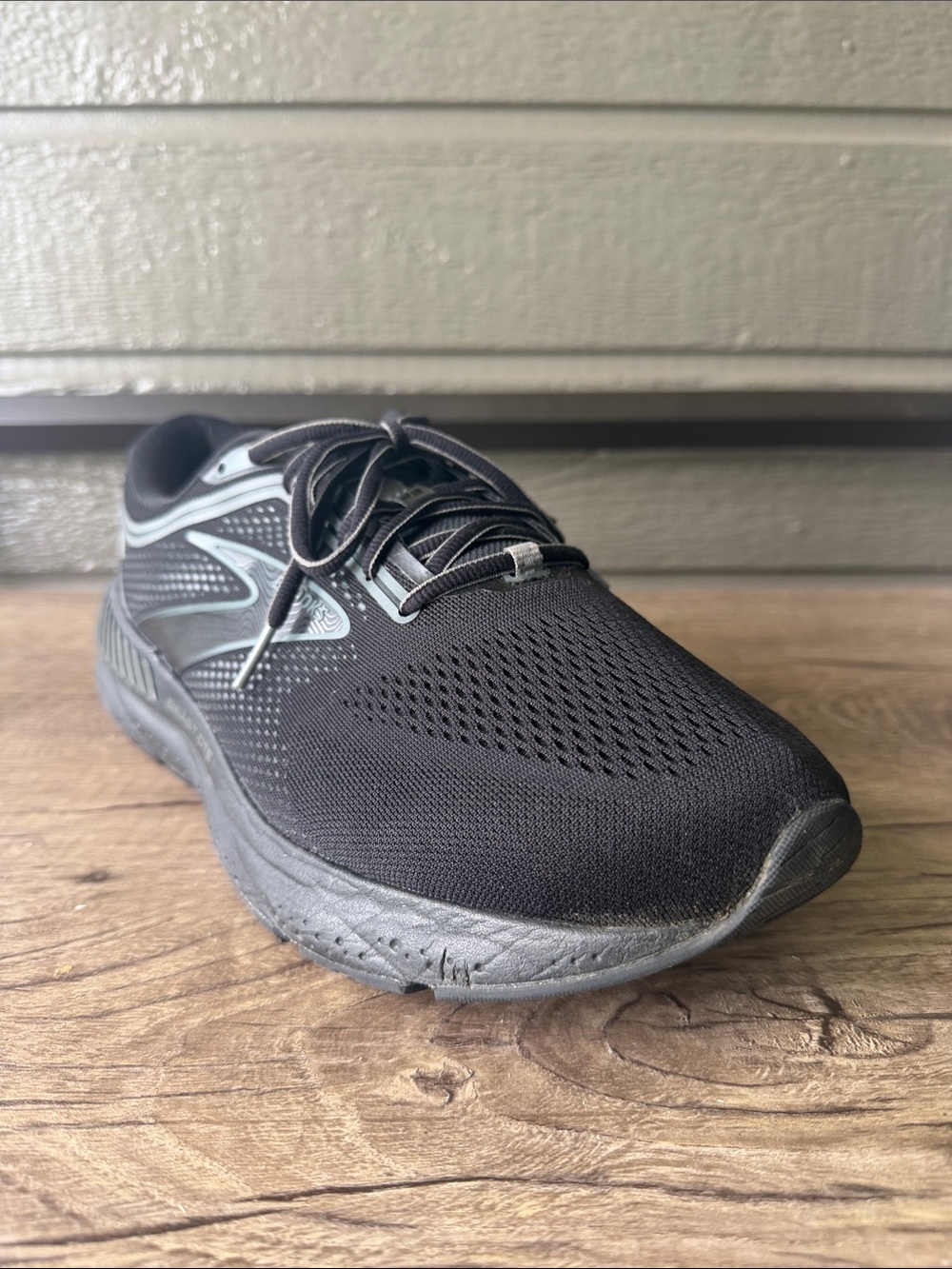Brooks Beast GTS Men’s Gray and Red Running Shoes size 11.5